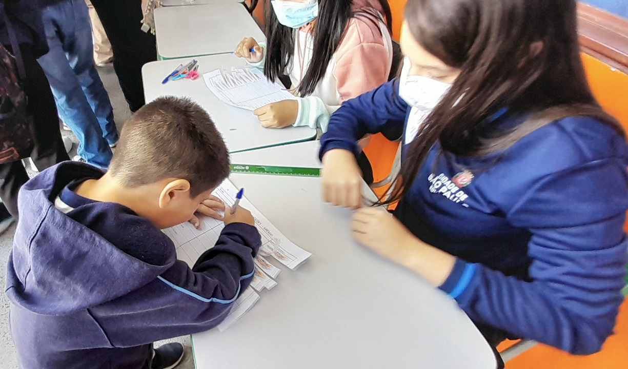 Educação - Professores da Escola Orlando Bueno da Silva participam