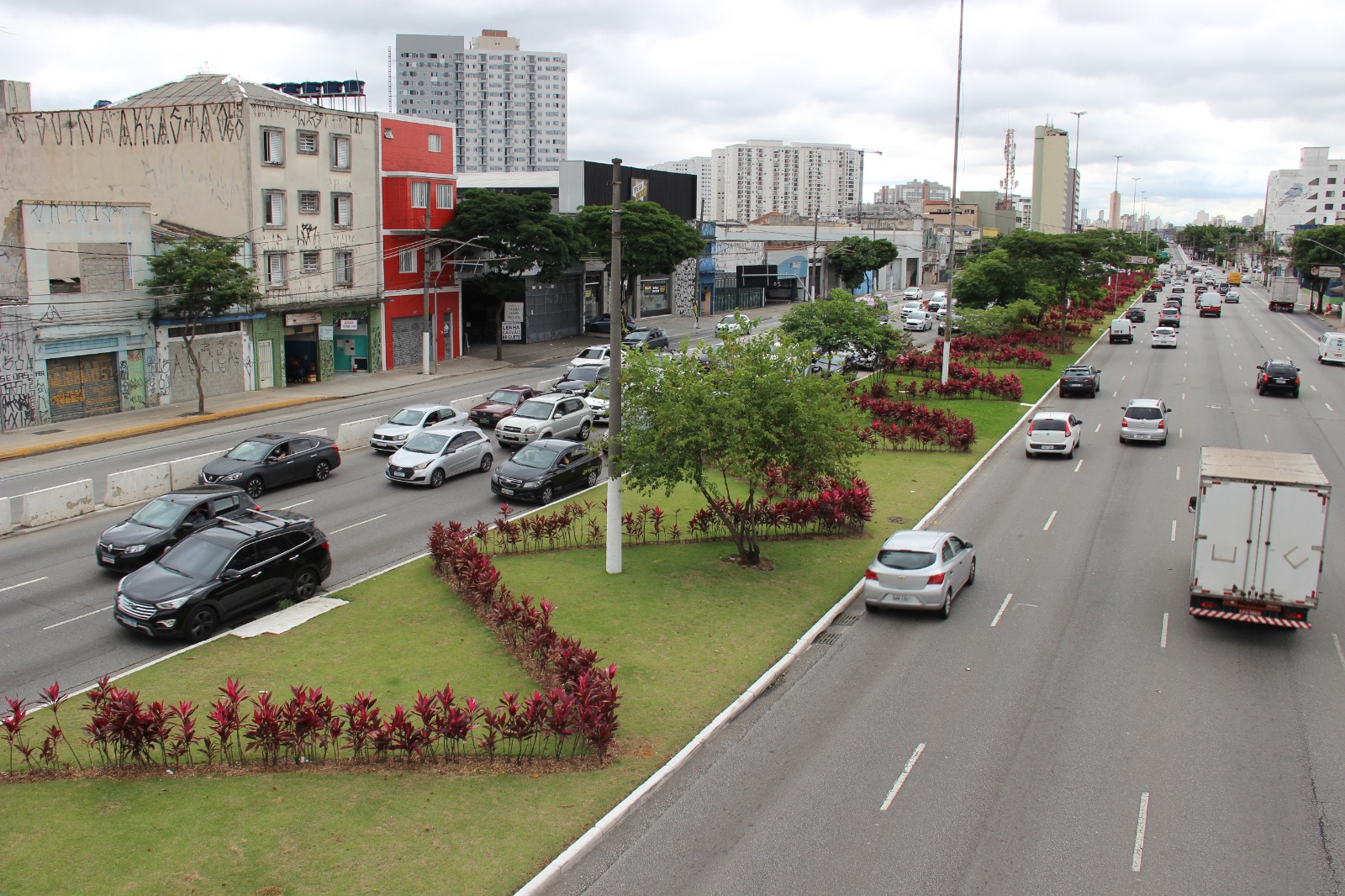 canteiros em avenidas