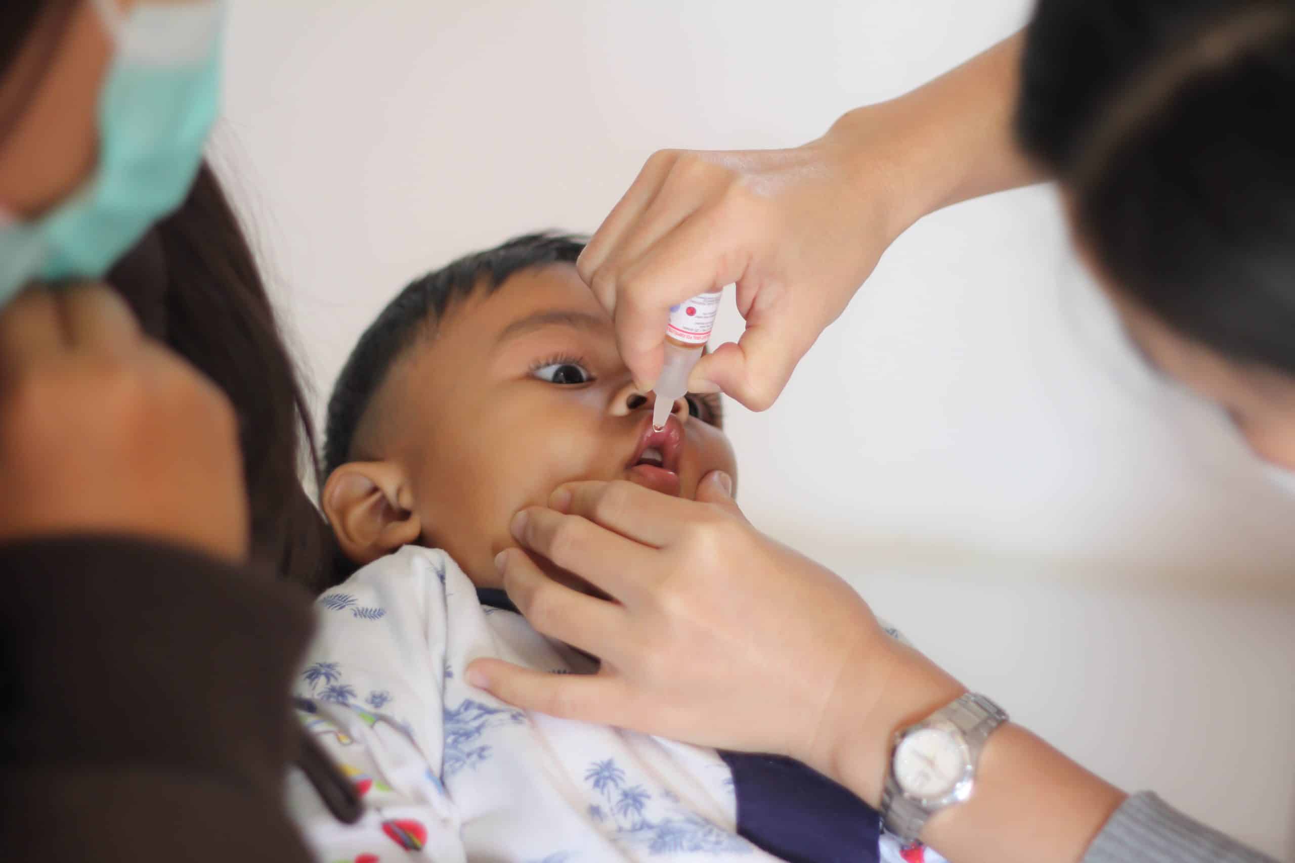 vacinar contra a polio