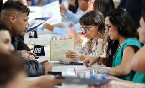 Prefeitura entrega 224 títulos de propriedade em comunidade no Ipiranga
