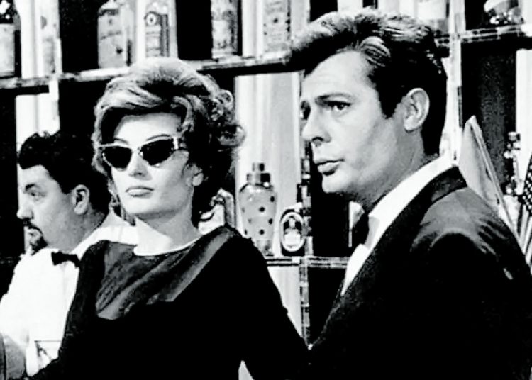 Anouk Aimée e Marcello Mastroiani em cena de 'Oito e Meio', de Federico Fellini