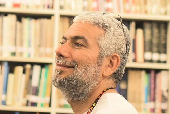 O poeta Binho é o criador do Sarau do Binho, que acontece há 14 anos na zona sul de São Paulo e fez parte da abertura desta edição da Felizs. Foto: divulgação