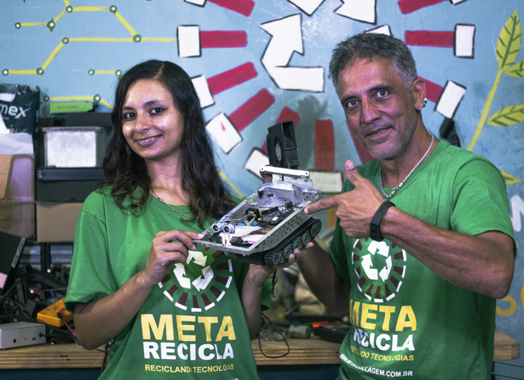 Karina do Carmo e José Neto integram a startup verde. Ela dirige a organização e ele fundou o projeto. Fotos: Isabelle Índia/ Expresso na Perifa