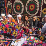 Rebecca Aletheia e mulheres na Ásia Central. Foto: arquivo pessoal