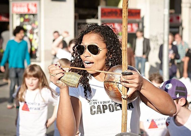 Pesquisadora investiga a história de mulheres na capoeira