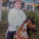 Na infância de Stefanny Silva, em Diadema, não havia espaço para medo. Ela adorava os cavalos. Foto: arquivo pessoal